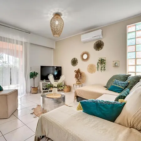 Thais Villa